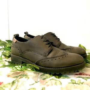 Green Pikolinos leather oxfords